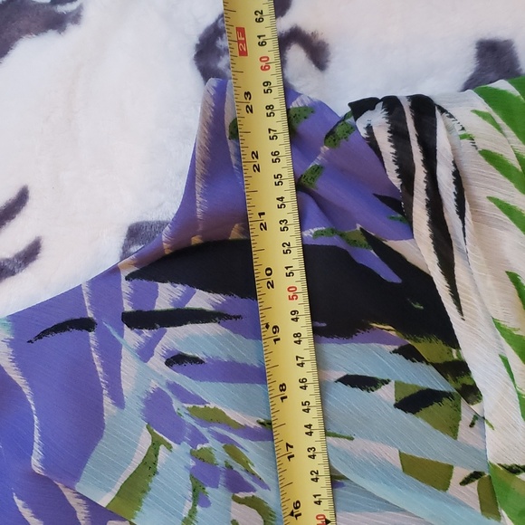 Vince Camuto Maxi in Leaf Print Surplice Deep V-neck Chiffon Dress - Picture 6 of 13